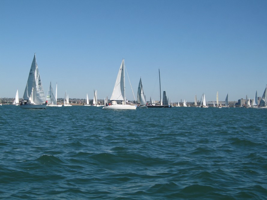 60'er Ichi Ban threading her way through to her line.